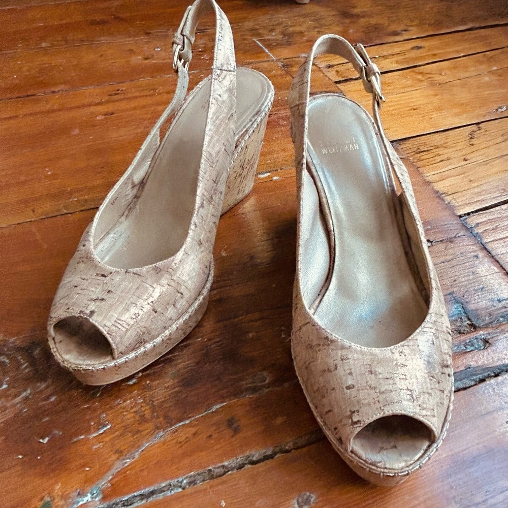 Stuart Weitzman gold metallic cork wedge. Sz 10